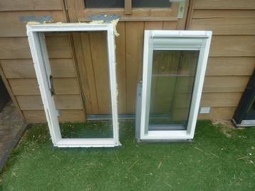 Z.G.A.N kunststof Velux dakraam / GGU CK04 0070 ( 55 x 98 ). beschikbaar voor biedingen