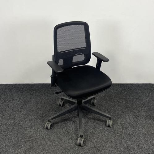 Zwarte Bureaustoel Met Mesh Rug, Huis en Inrichting, Bureaustoelen, Gebruikt, Zwart, Ophalen