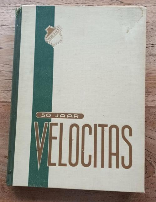 Oud Voetbal Jubileum boek 50 jarig bestaan Velocitas 1947, Verzamelen, Sportartikelen en Voetbal, Gebruikt, Ophalen of Verzenden