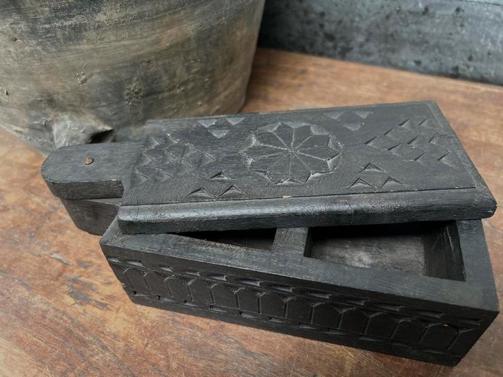 Oosters houten spicebox kruidenbakje India sober sleets, Antiek en Kunst, Curiosa en Brocante, Ophalen of Verzenden