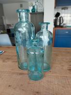 3 Glazen flessen/vazen aqua/turquoise hoogtes 34, 28, 21 cm, Overige kleuren, Aardewerk of Porselein, Nieuw, Ophalen of Verzenden