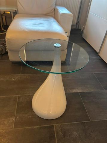 Design bijzettafel beschikbaar voor biedingen