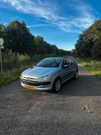 Peugeot 206 1.6 16V CC 2002 + winterbanden, Auto's, Peugeot, Voorwielaandrijving, Stof, Zwart, 4 cilinders