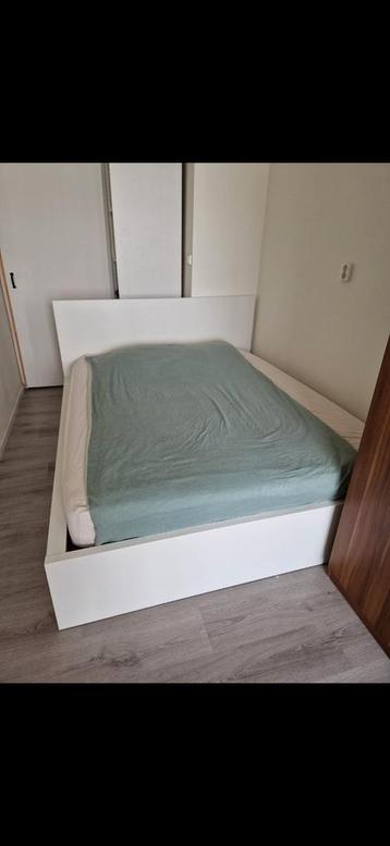 Wit Ikea MALM bed, hoog met 4 opberglades 160x200 cm