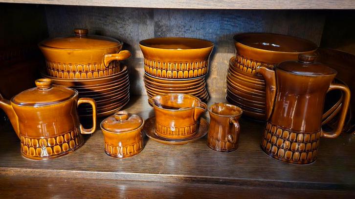 Retro vintage servies bruin 12 persoons, Antiek en Kunst, Antiek | Servies compleet, Ophalen