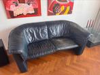 Leolux scarabee 2-zits donkerblauw leer, Huis en Inrichting, Banken | Bankstellen, Ophalen, Strak, Gebruikt, Minder dan 150 cm