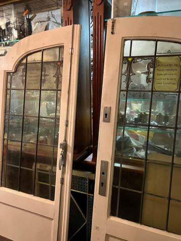 Ouderwetse Hardhouten Deuren met Glas in Lood beschikbaar voor biedingen