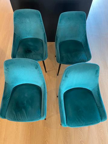 4 Blauwe Velvet Eetkamerstoelen - Zo Goed Als Nieuw! beschikbaar voor biedingen