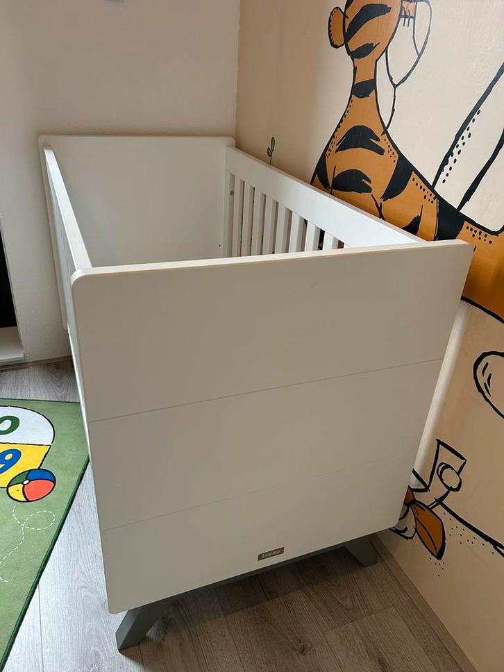 Bopita ledikant Anne wit/grijs en matras + airgosafe topper, Kinderen en Baby's, Babywiegjes en Ledikanten, Zo goed als nieuw