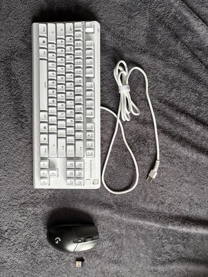 SteelSeries Apex 3 TKL (wit) + Logitech G305 (zwart), Computers en Software, Toetsenborden, Zo goed als nieuw, Ophalen of Verzenden