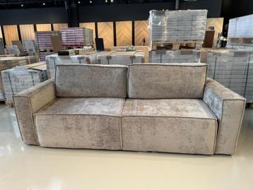 Velvet loungebank | slaapbank | Showroom Utrecht beschikbaar voor biedingen