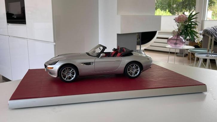 BMW Dealer Z8 1/12 KYOSHO # 80430020877 Silver met Display, Hobby en Vrije tijd, Modelauto's | 1:5 tot 1:12, Gebruikt, Auto, 1:5 t/m 1:8