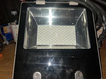 Bouw lamp beschikbaar voor biedingen
