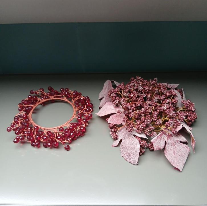 Twee Bordeaux rode kaarsenkransen, Diversen, Kerst, Gebruikt, Ophalen of Verzenden