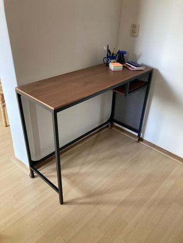 Laptoptafel / Klein bureau  beschikbaar voor biedingen