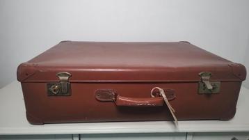 K610 VINTAGE jaren 40-50 koffer geperst karton groot model beschikbaar voor biedingen