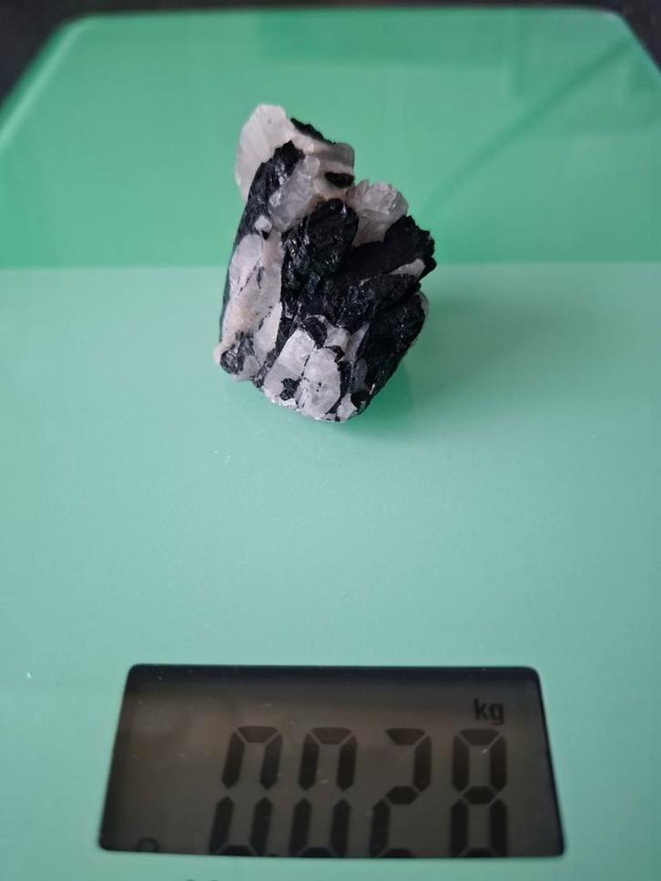 Zwarte Toermalijn met kwarts en een stukje Mica, 28 gram., Sieraden, Tassen en Uiterlijk, Edelstenen, Zo goed als nieuw, Ophalen of Verzenden