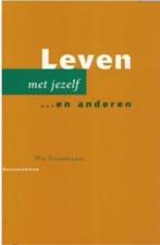 Leven met jezelf ...en anderen, Ophalen of Verzenden, Zo goed als nieuw