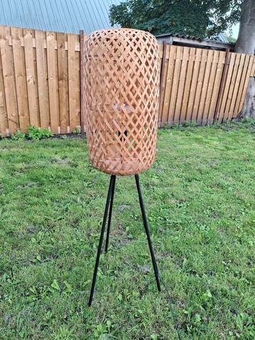 Rotan vloerlamp  beschikbaar voor biedingen