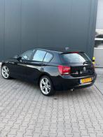 BMW 1-Serie 116i 2012 Automaat Zwart!, 65 €/maand, 4 cilinders, Start-stop-systeem, Zwart