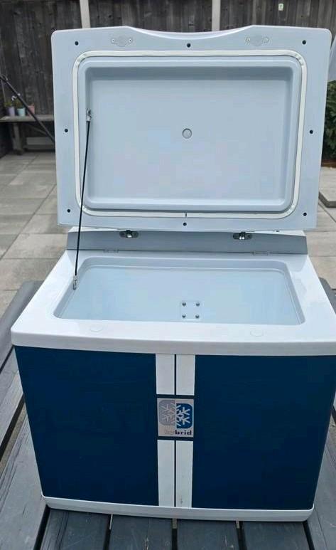 Te huur Mobicool 40liter camping koelkast, Caravans en Kamperen, Koelboxen, Zo goed als nieuw, Koelbox, Compressor, Ophalen