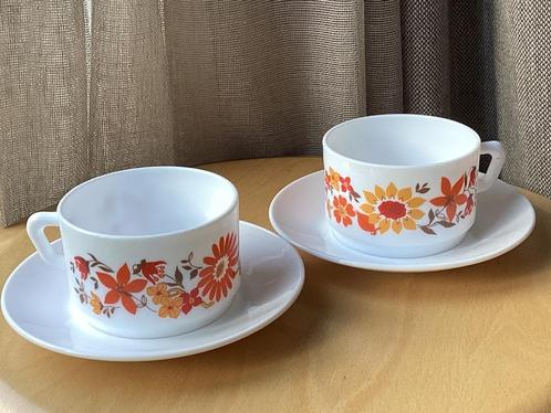 Arcopal France - theekop met schotel [set van 2], Huis en Inrichting, Keuken | Servies, Zo goed als nieuw, Kop(pen) en/of Schotel(s)