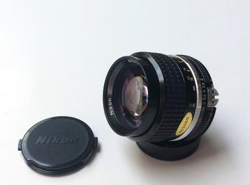 Nikon Nikkor 85mm 1:2,0 Ais IZGST beschikbaar voor biedingen