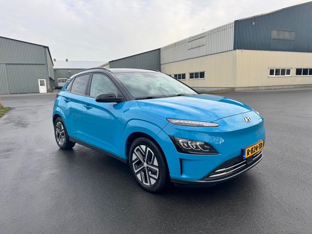 Hyundai Kona EV 204pk 64Kwh 2022 vol optie, Eerste eigenaar, Zwart, Blauw, Elektrisch, 420 min