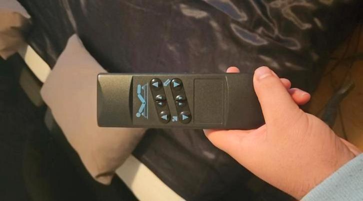 Elektrisch verstelbaar bed 180x200 + nachtkastjes, Huis en Inrichting, Slaapkamer | Bedden, Zo goed als nieuw, Tweepersoons, 180 cm