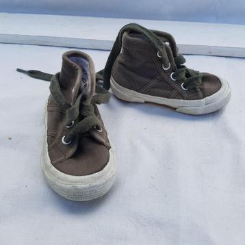 Stoere groene gympen. Mt 20., Merk Actual basics beschikbaar voor biedingen
