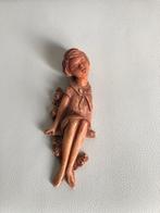 Wandhanger teenage meisje op bank jaren 50 - 60, Antiek en Kunst, Antiek | Keramiek en Aardewerk, Ophalen