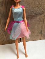 Barbie feestjurk blauw roze, Kinderen en Baby's, Speelgoed | Poppen, Gebruikt, Ophalen of Verzenden, Barbie