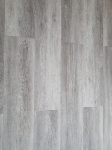 Grijze Click PVC Vloer Eikenlook rond 70m² - Vloerverwarming beschikbaar voor biedingen