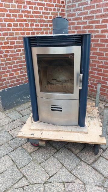 Houtkachel Max Blank  hout/pellet beschikbaar voor biedingen