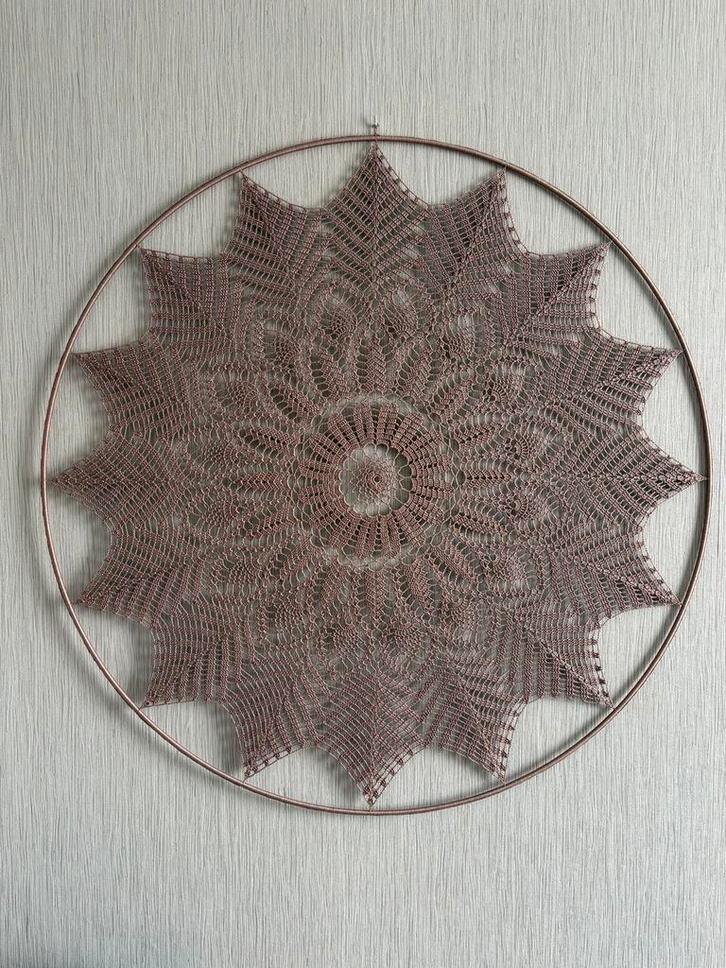 Prachtige zelf gehaakte mandala. Bruin 90 cm., Huis en Inrichting, Woonaccessoires | Wanddecoraties, Nieuw, Ophalen of Verzenden