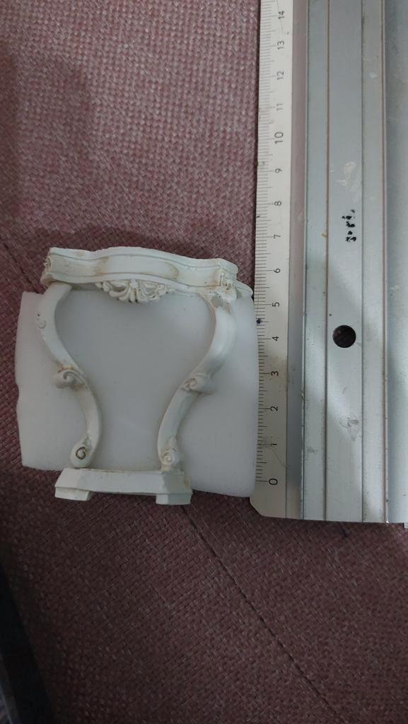 Poppenhuis Bijzettafel Gips 1:12, Verzamelen, Poppenhuizen en Toebehoren, Nieuw, Ophalen of Verzenden