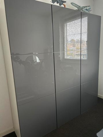 Mooie hoogglans grijze ikea besta kast beschikbaar voor biedingen