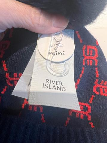 River Island mini muts met pom maat: 1-5 blauw met rood beschikbaar voor biedingen