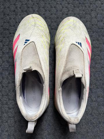 Adidas voetbalschoen 34 beschikbaar voor biedingen