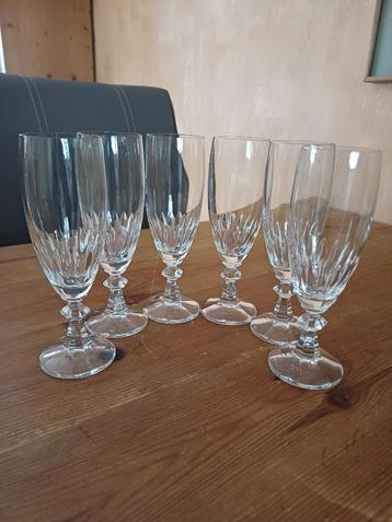6 kristallen champagne glazen beschikbaar voor biedingen