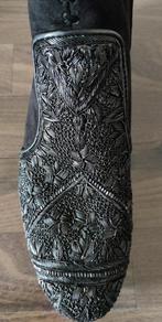 Meher Kakalina suède laarzen embroidery zwart maat 40, Zwart, Lage of Enkellaarzen, Ophalen of Verzenden, Zo goed als nieuw