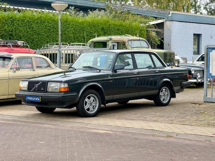 Volvo 240 2.3 DL Turbo velgen, trekhaak, handbak nette staat, Auto's, Volvo, Bedrijf, Te koop, Metallic lak, Benzine, Sedan, Handgeschakeld