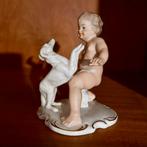 Antiek Beeldje: Kind met Hond, Antiek en Kunst, Antiek | Keramiek en Aardewerk, Ophalen of Verzenden