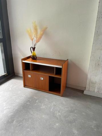 Vintage Platenspeler Kastje Jaren 60 beschikbaar voor biedingen