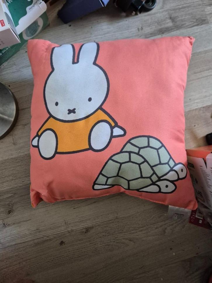 kussen nijntje met schildpad, Huis en Inrichting, Woonaccessoires | Kussens, Nieuw, Overige kleuren, Vierkant, Verzenden