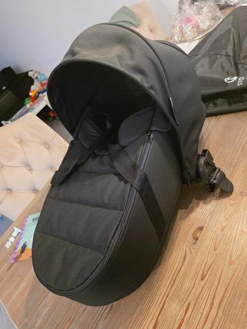 Stokke yoyo newborn shell zwart met hoes NIEUW!!! beschikbaar voor biedingen