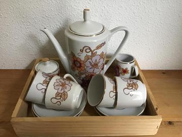 Retro Porseleinen kinder theeserviesje. beschikbaar voor biedingen