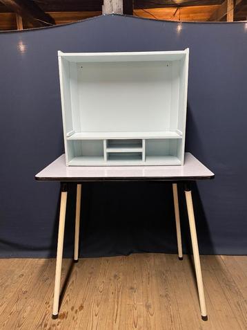 Vintage lichtblauw houten wandkastje babykamer/badkamer.. beschikbaar voor biedingen