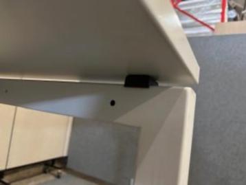 Bureau met knop, stopcontact en kabelgoot 180x90xH62-84,60st - afbeelding 9