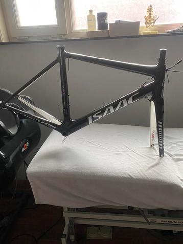 Isaac boson carbon beschikbaar voor biedingen